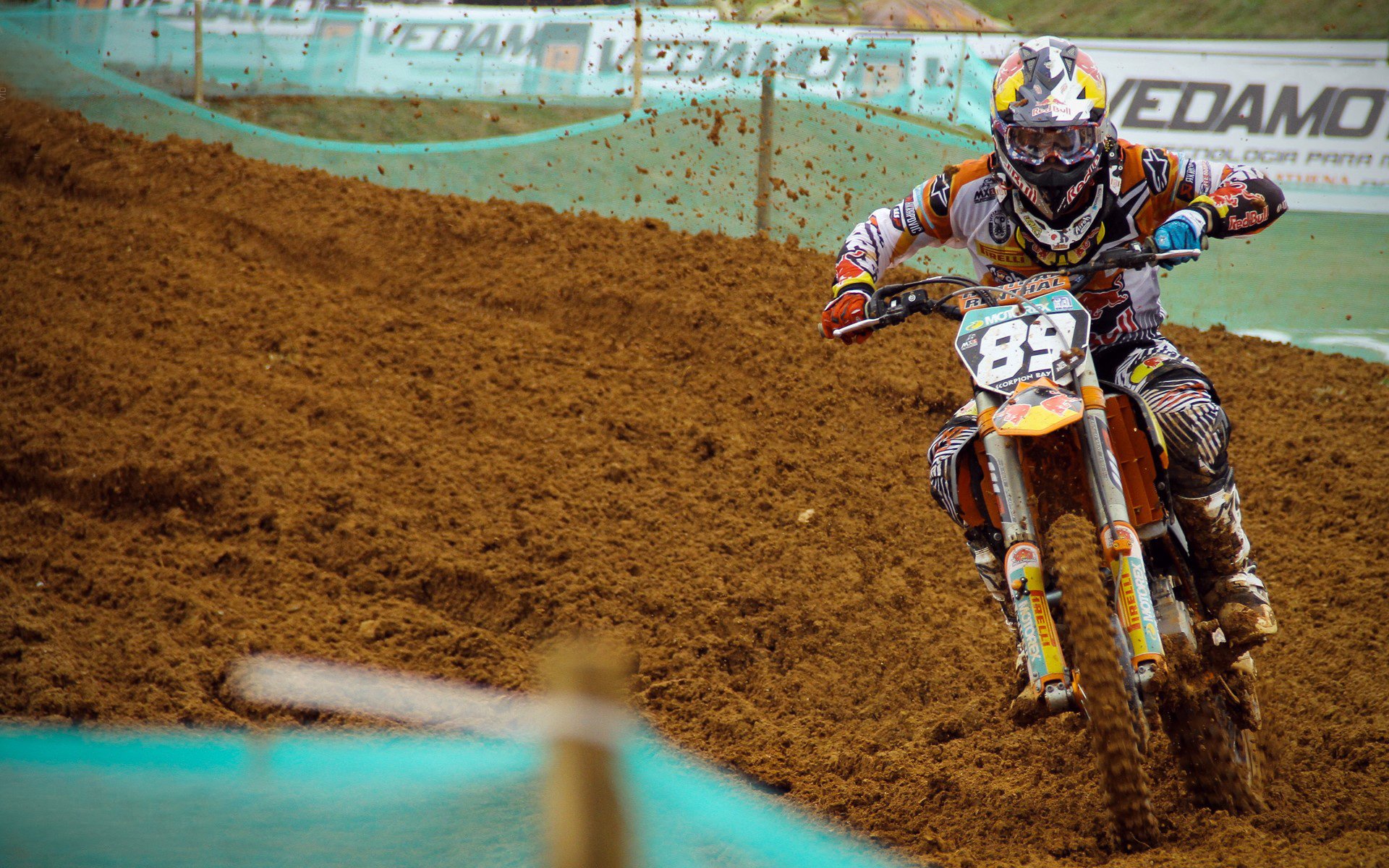 AYX体育-WRC瑞典雪地挑战：白雪皑皑中的速度极限，瑞典雪地罩衣